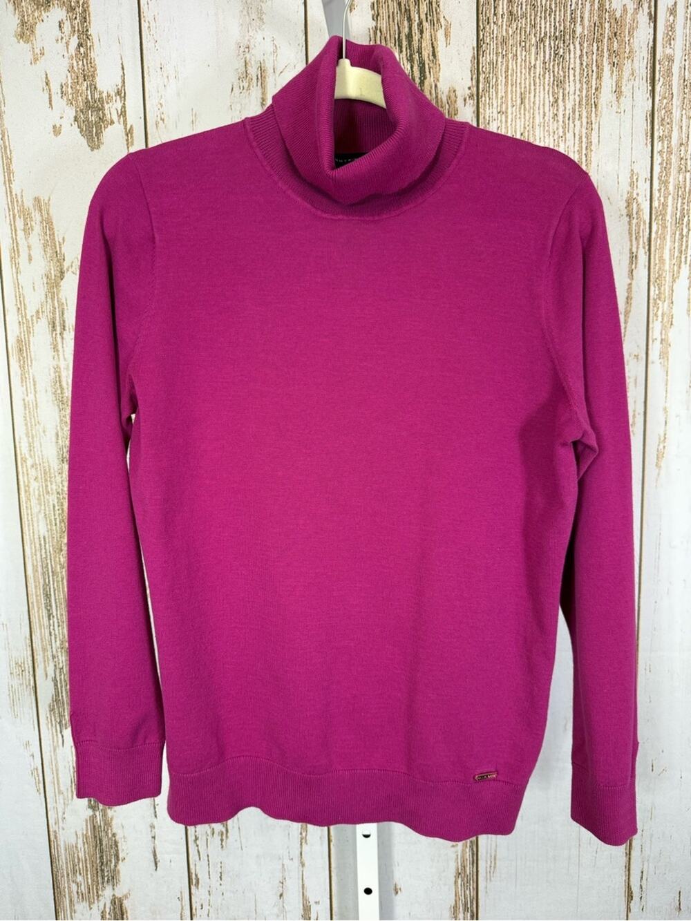 Tommy Hilfiger, Fuschia Turtleneck Cotton Nylon Blend Shirt. Size Small/Medium